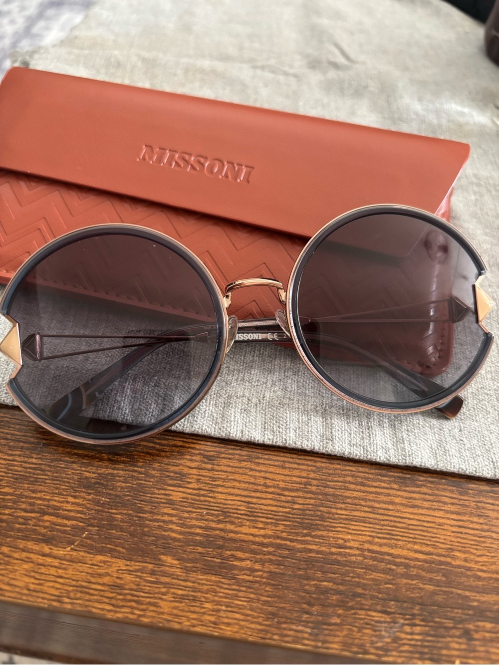 Missoni women  Round Sunglasses in Brown with Matching Case